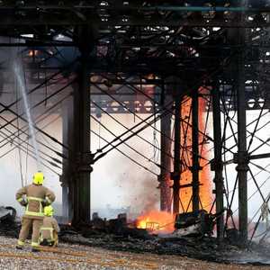 حريق شب في أحد الجسور في بريطانيا - أرشيف.