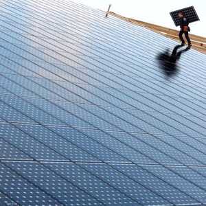 تقضي الخطة بوضع آلاف المرايا العاكسة التي يتم التحكم بها بواسطة الكمبيوتر في محطة تنور التي تقدر مساحتها بنحو 100 كيلومتر مربع