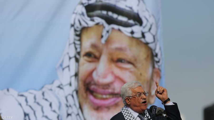 الرئيس الفلسطيني محمود عباس يلقى خطابا في مهرجان لإحياء الذكرى العشرة لرحيل عرفات في رام الله