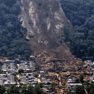 آثار زلزال ضرب السلفادور (أرشيفية)
