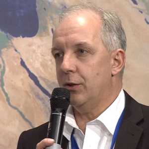 فريق الوكالة الأوروبية للفضاء أعلن هبوط المكوك "فيله" على المذنب P67  وخلفه صورة لوادي النيل