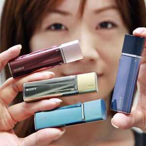 إحدى منتجات سوني ليطاقات ذاكرة تخزين، أو الفلاش ميموري (صورة أرشيفية)