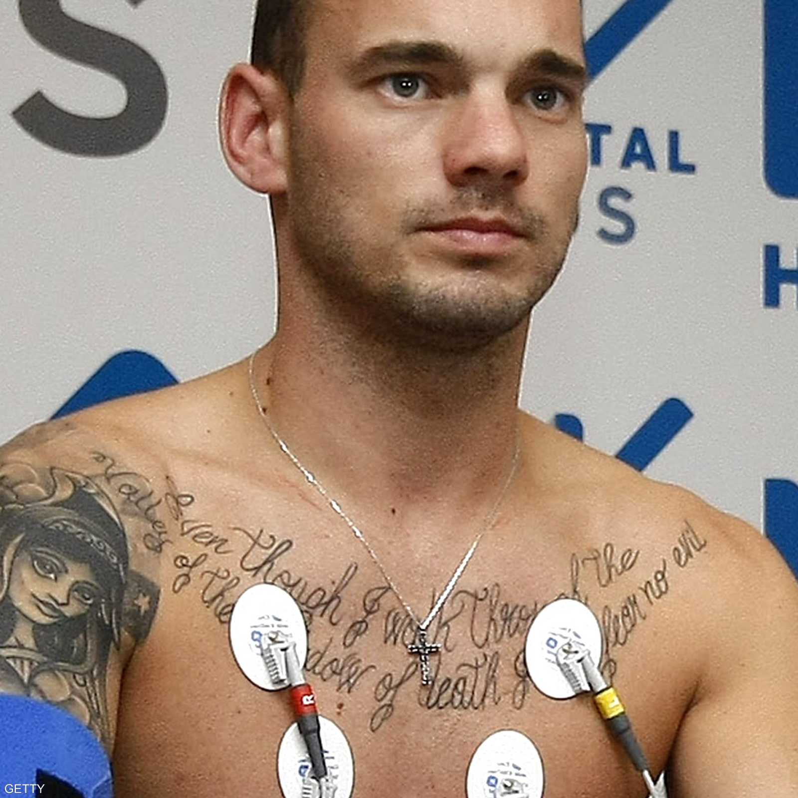 وشوم الهولندي ويسلي شنايدر ظهرت عند أداء كشف طبي أثناء انتقاله إلى غلطة سراي التركي