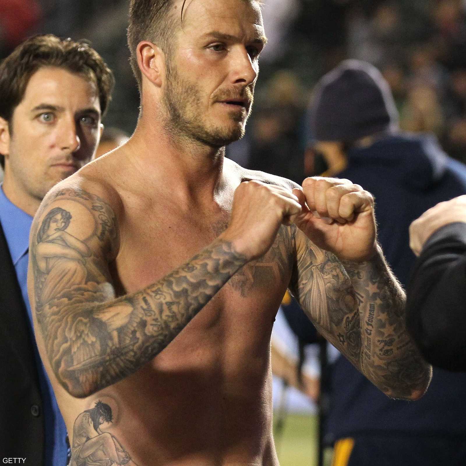 الإنجليزي المعتزل دافيد بيكهام كان من أوائل راسمي الوشوم في عالم كرة القدم