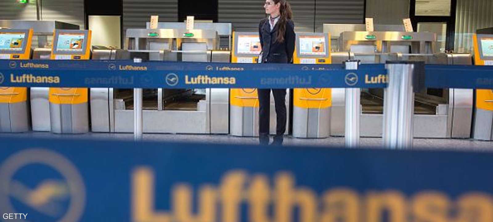 أجبر الإضراب أكبر شركة طيران في ألمانيا على إلغاء نحو نصف رحلاتها الاثنين والثلاثاء