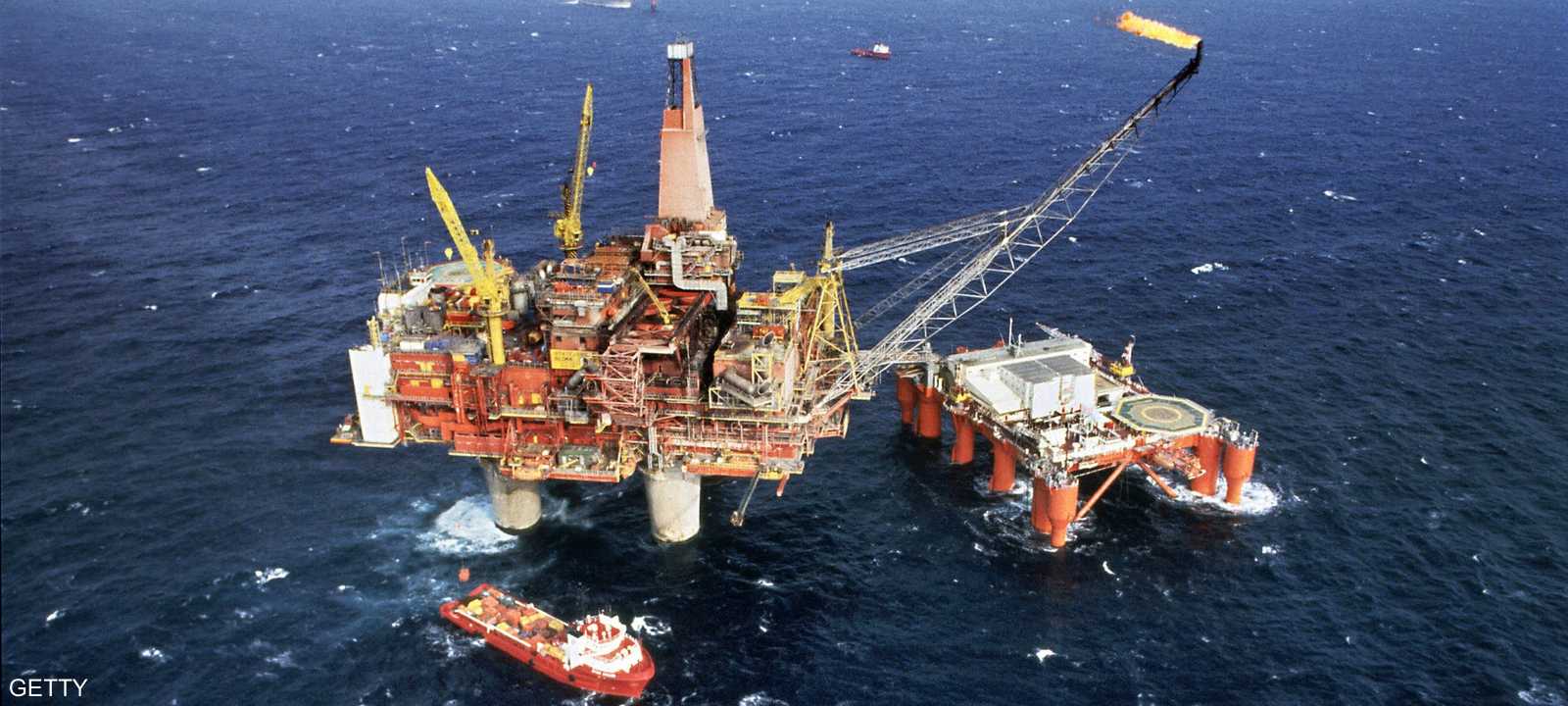 وفرة المعروض بالأسواق من النفط أدى إلى انخفاض الأسعار 