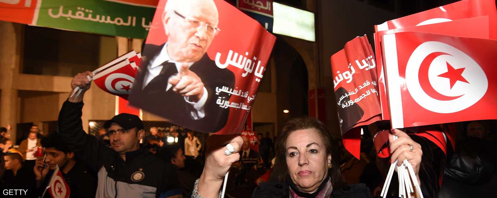 في أول انتخابات حرة بعد الثورة التونسية فاز الباجي قائد السبسي برئاسة البلاد في ديسمبر