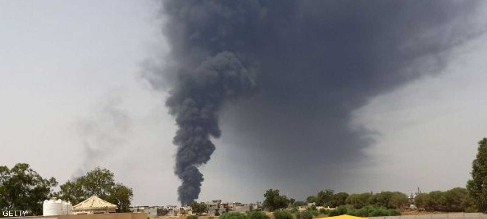 أرشيفية لحريق في إحدى المنشآت النفطية الليبية