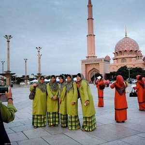 ماليزيات يحتفلن بالمولد