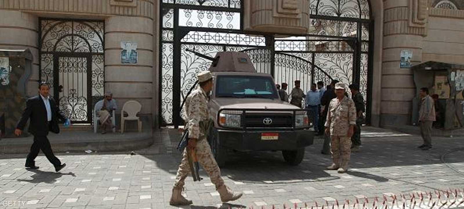 الأزمة في المين حالت دون تقديم مشروع الموازنة إلى مجلس النواب.