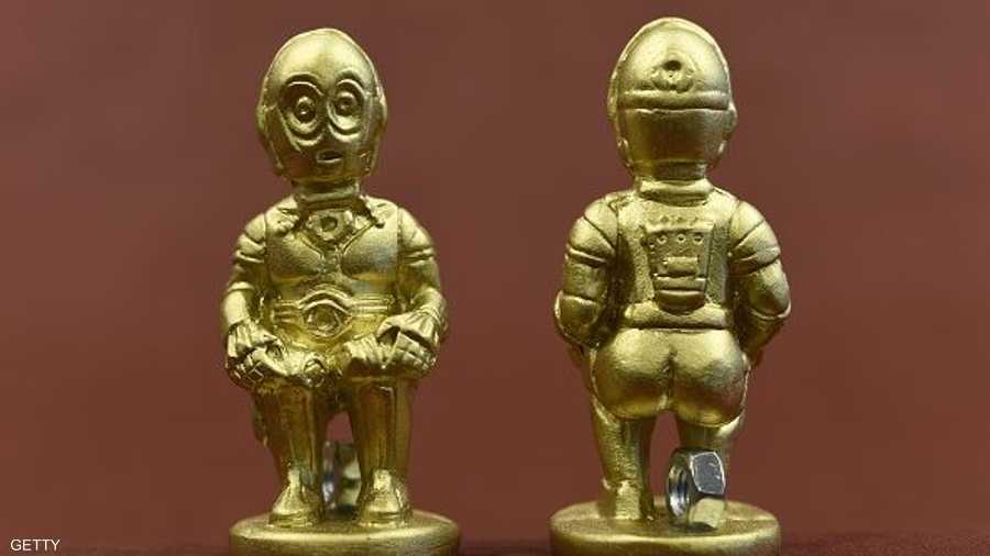 ودمى صغيرة مصنعة بإسبانيا تصور إحدى شخصيات الفيلم