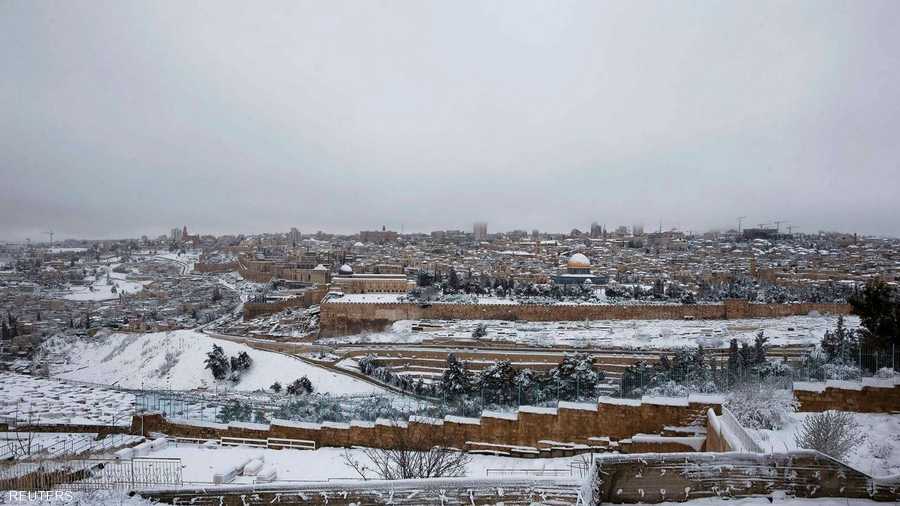 بياض الثلج يغطي مدينة القدس