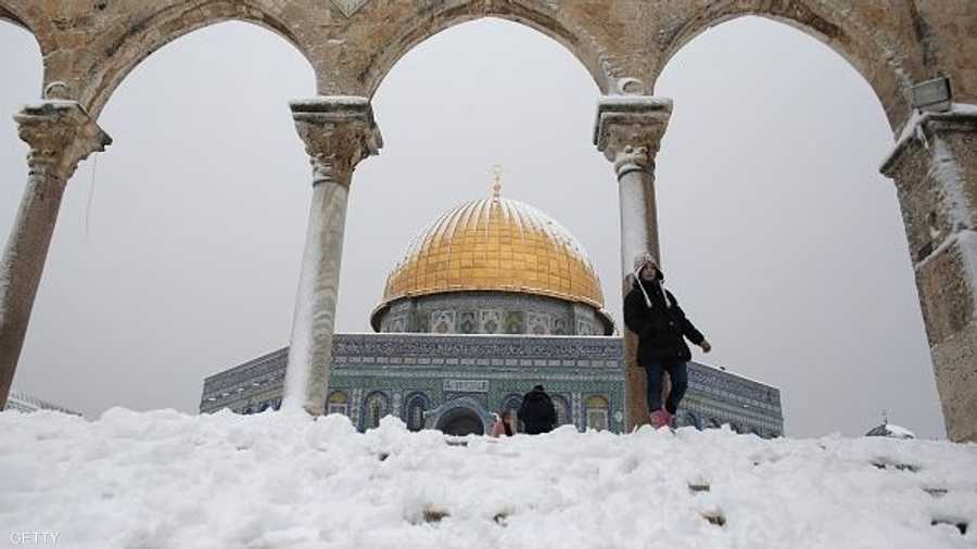 مشهد آخر للثلوج في ساحة المسجد الأقصى وقبة الصخرة