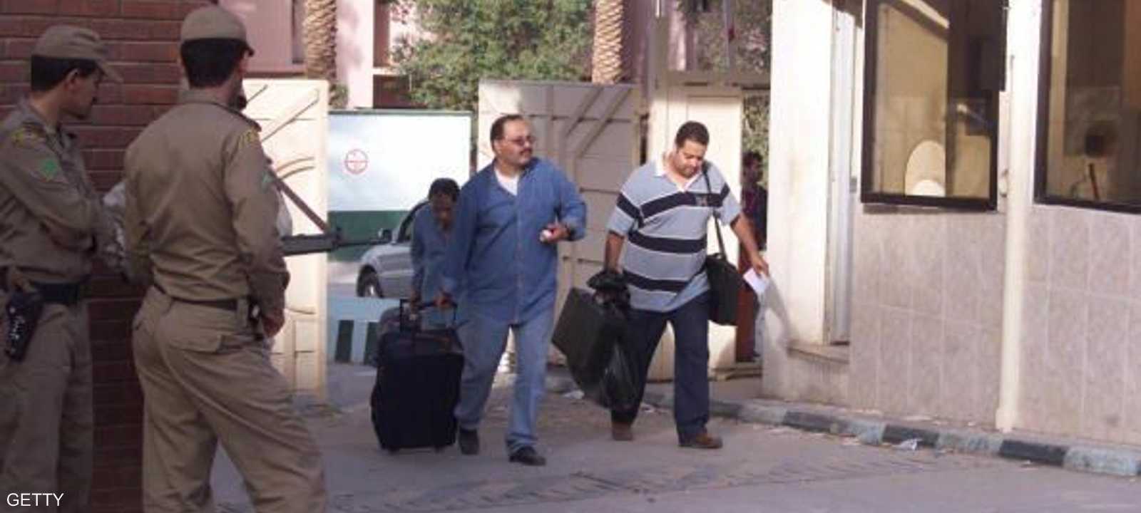 وزارة العمل سمحت باستقدام العمالة المنزلية من 15 دولة - أرشيفية