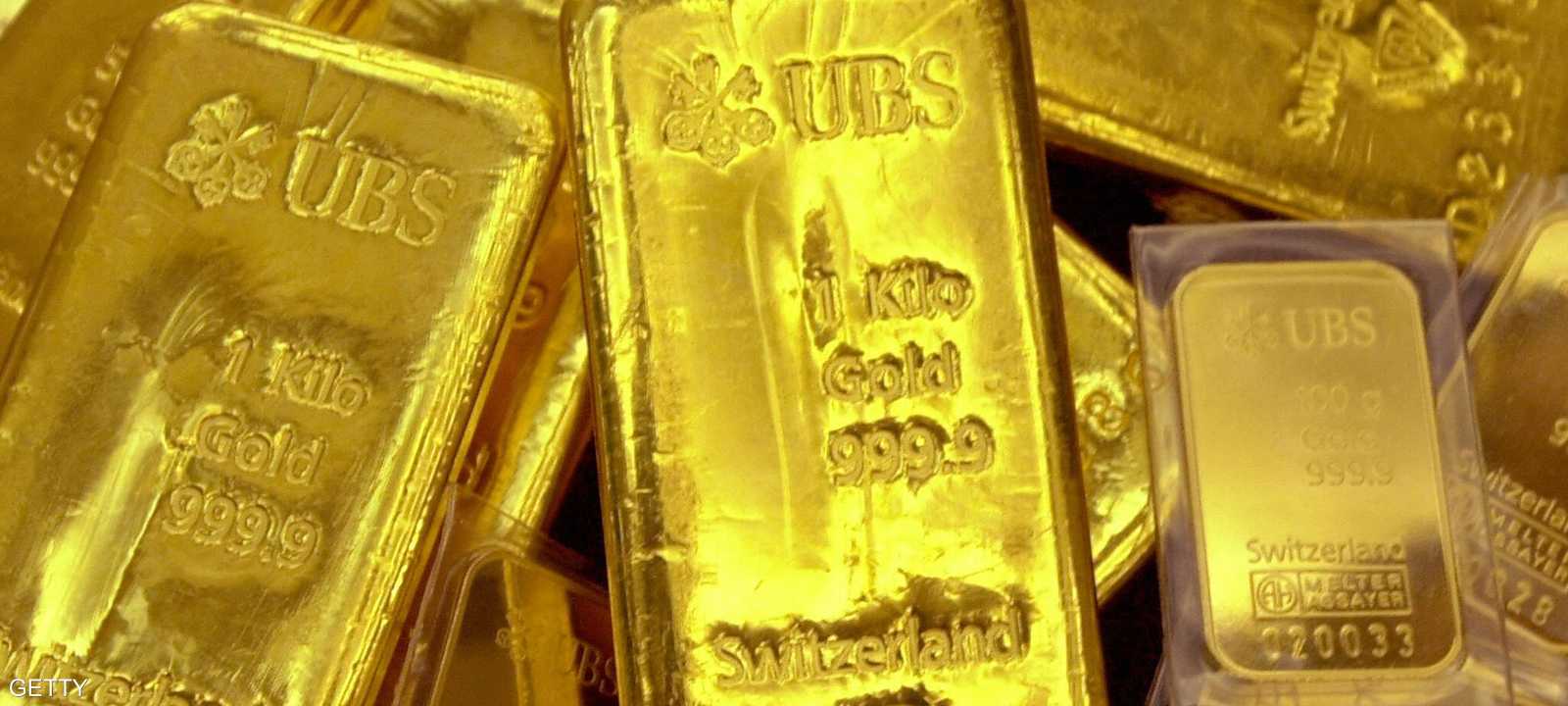 تراجع الذهب إلى مستوى منخفض جديد في 3 أشهر