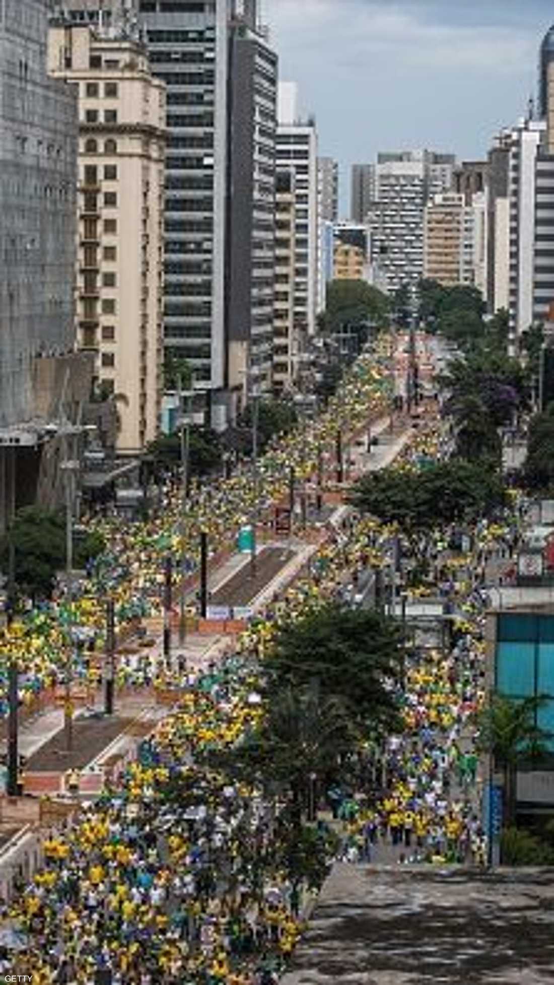 الآلاف خرجوا إلى شوارع البرازيل احتجاجا على سياسات رئيسة البرازيل ديلما روسيف