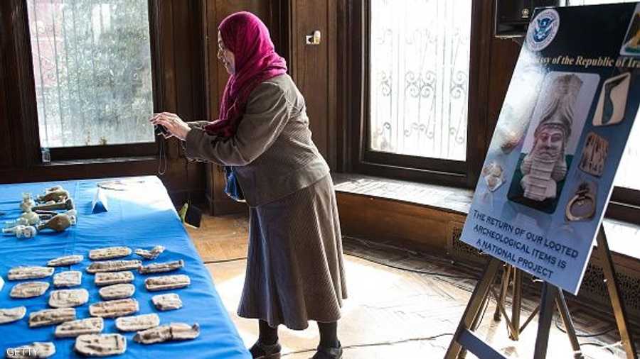 عراقية تلتقط صورا لآثار من حضارة مجيدة