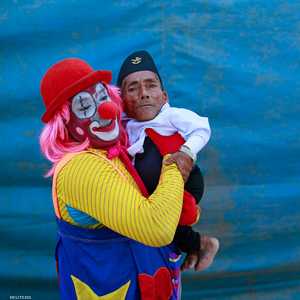 مهرج يحمل شاندرا