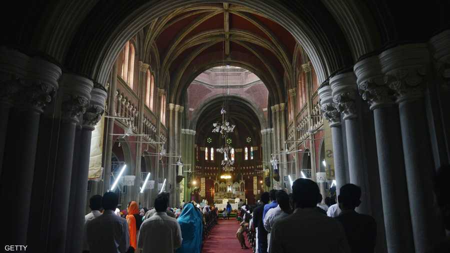 باكستانيون يحتفلون بمناسبة عيد الفصح في كاتدرائية القلب المقدس في لاهور