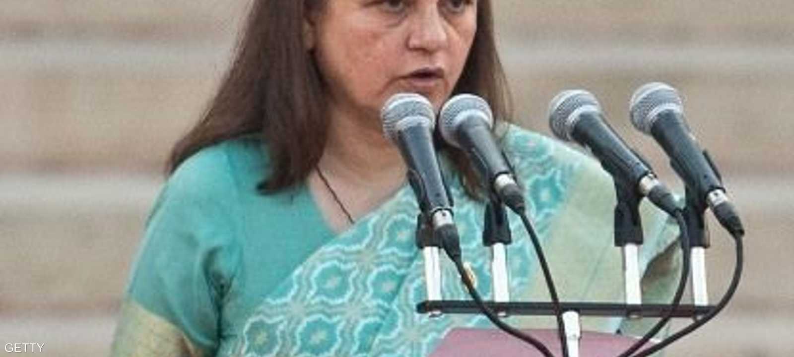 الوزيرة غاندي نددت بتفضيل الذكور على النساء