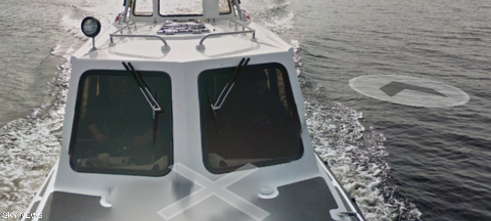 غوغل تلتقط صور للبحيرة من فوق سطح الماء وتحت الأعماق.