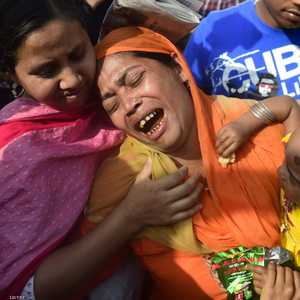 من أقرباء الضحايا الذين قتلوا في انهيار مبنى رانا بلازا في بنغلادش عام 2013