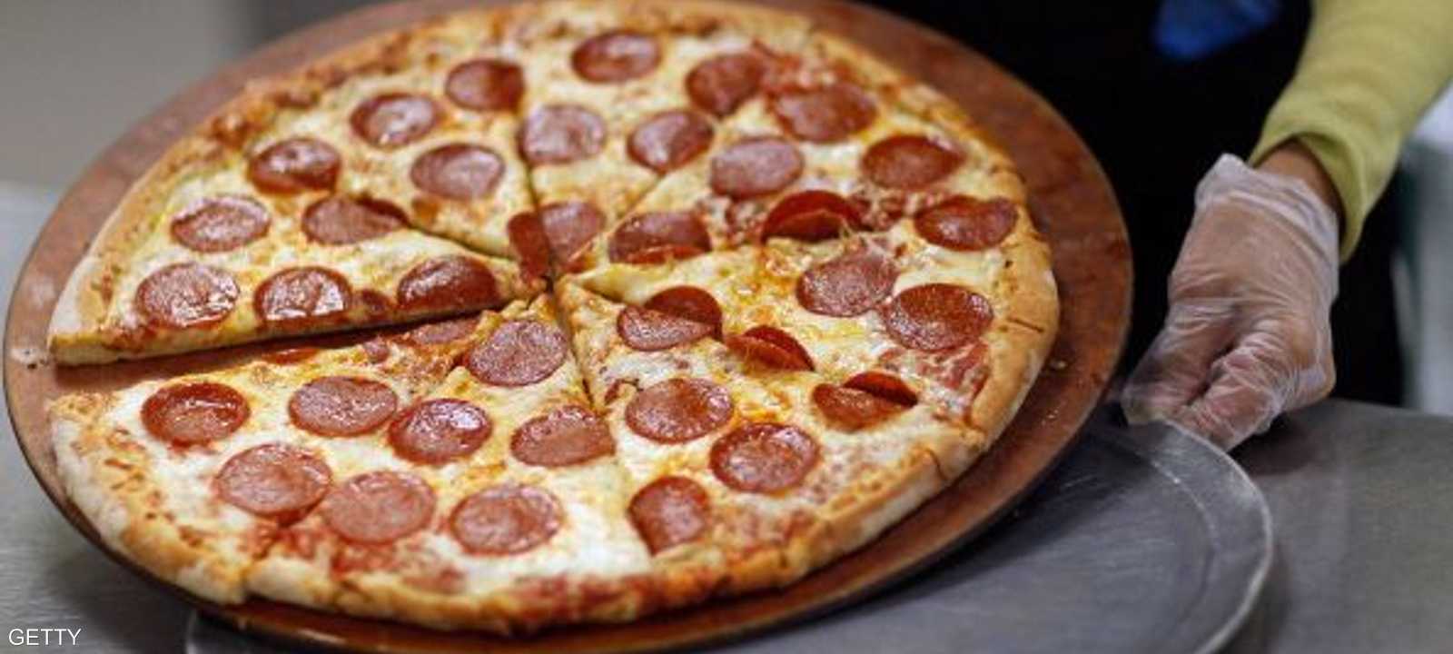 لويس سلم الطلب قبل أن يسقط مغشيا عليه