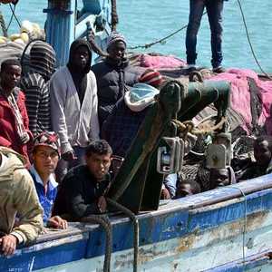 قارب يقل مهاجرين أفارقة قبالة سواحل تونس - أرشيفية