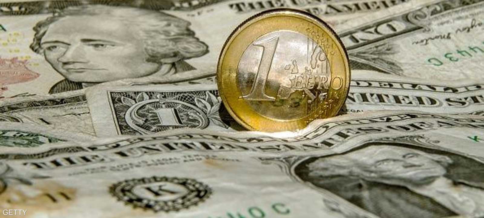 يواصل الدولار الارتفاع في سعر صرفه مقابل اليورو