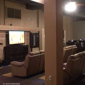 إحدى دور السينما في الملجأ النووي الفاخر بحسب الفيديو الذي نشرته الشركة
