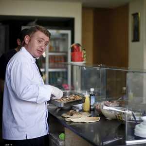 وارف حميدو طاه سوري هرب من الحرب في بلاده وحقق نجاحا كبيرا في غزة التي انتقل للعيش فيها