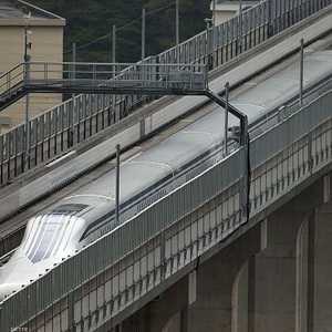 أرشيفية لقطار سريع في اليابان