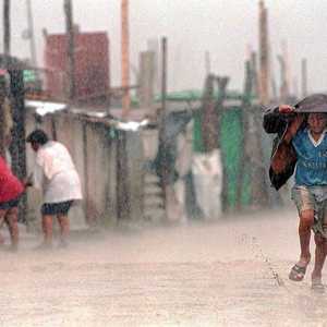 لقطة أرشيفية لأثار ال"نينيو" في البيرو