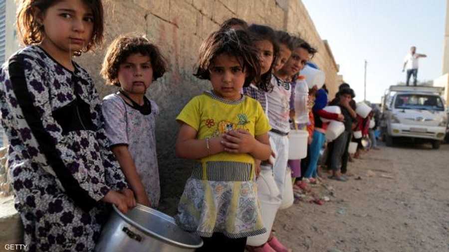 أطفال في حلب بسوريا .. وطابور للحصول على وجبة إفطار مجانية