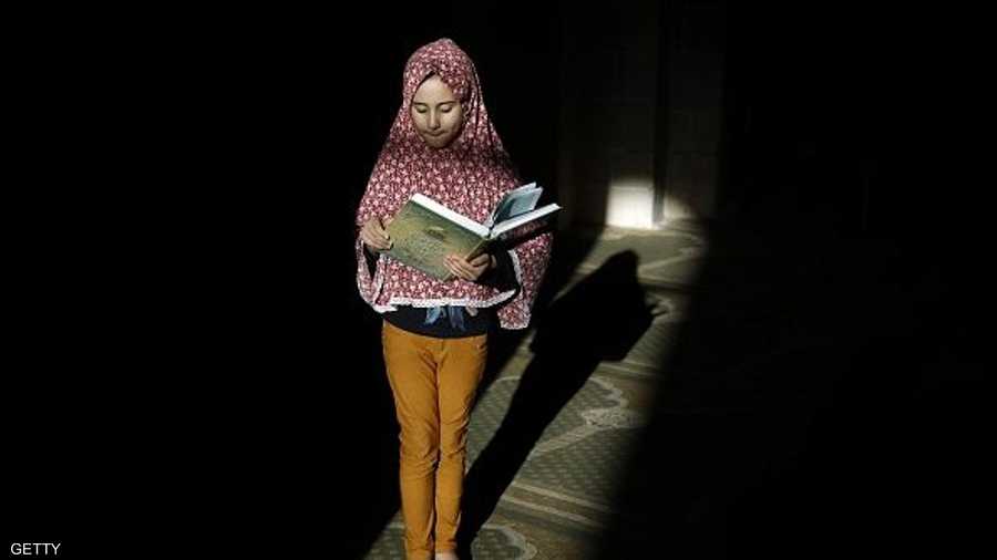 طفلة من غزة تتلو القرآن الكريم