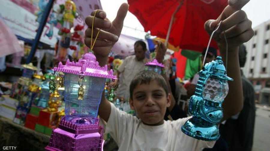 فوانيس رمضان تترك بهجة لدى الأطفال في مصر وغزة