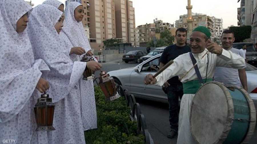 المسحراتي فناس أصبح من معالم صيدا في شهر رمضان