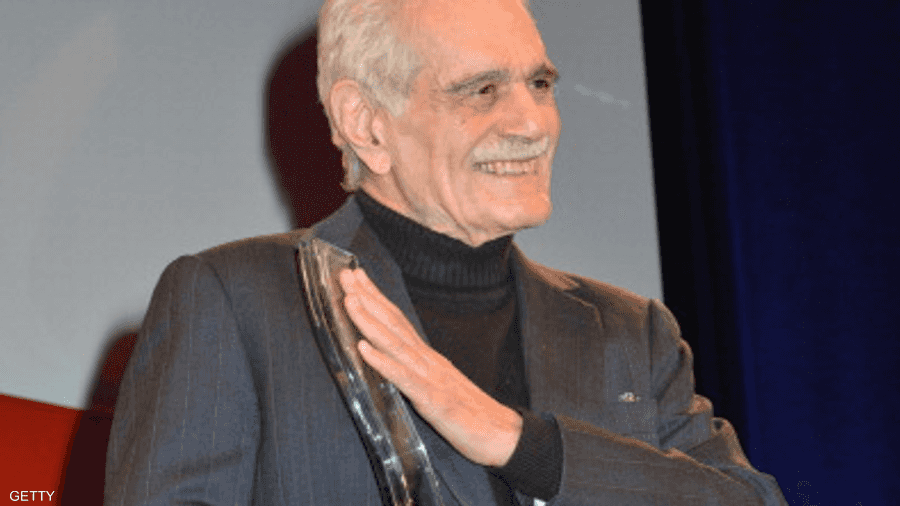 منح عمر الشريف جائزة مشاهير فناني العالم العربي تقديرا لعطائه السينمائي خلال السنوات الماضية.