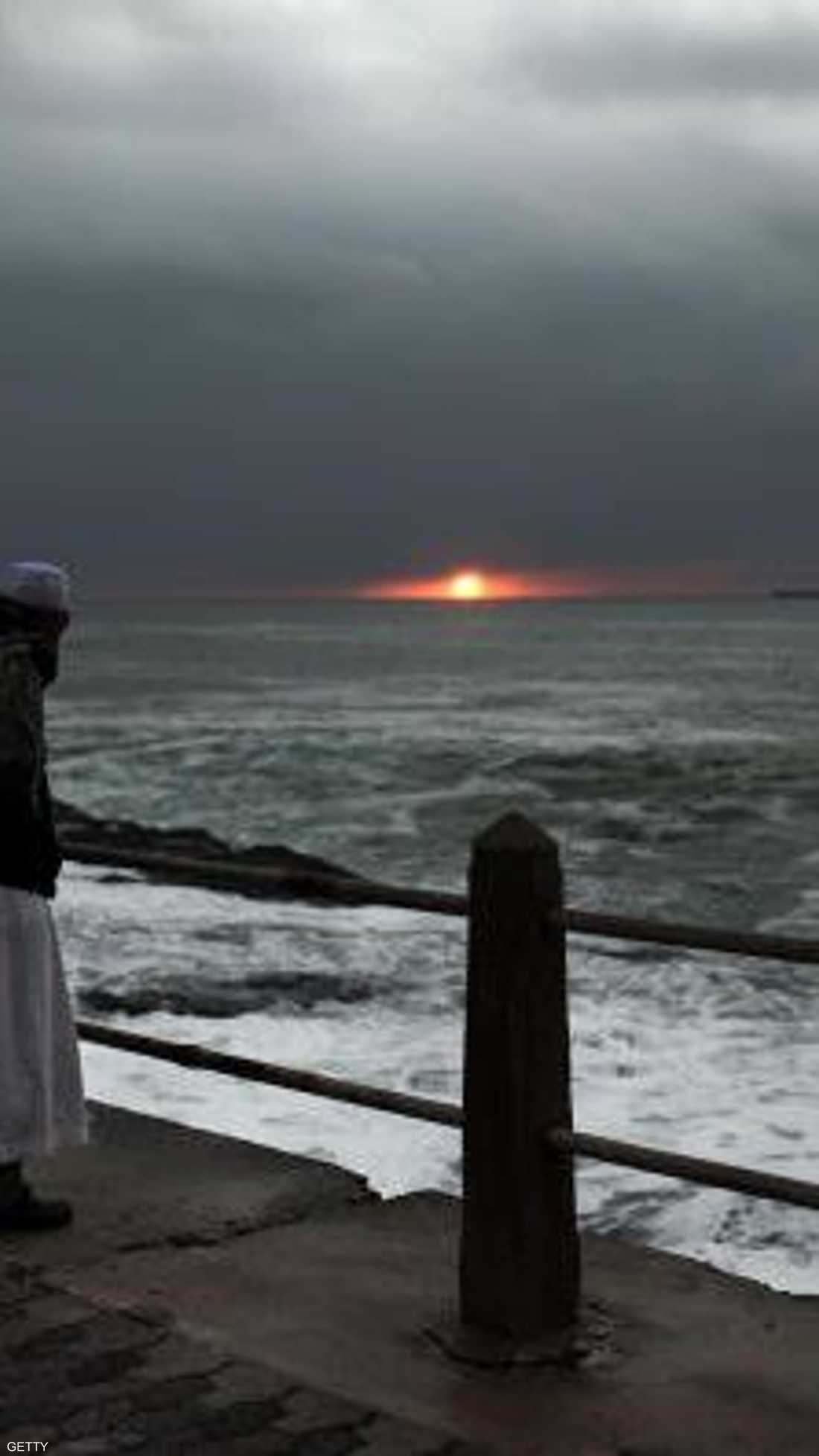 مسلم من جنوب إفريقيا يراقب غروب شمس في أحد أيام رمضان