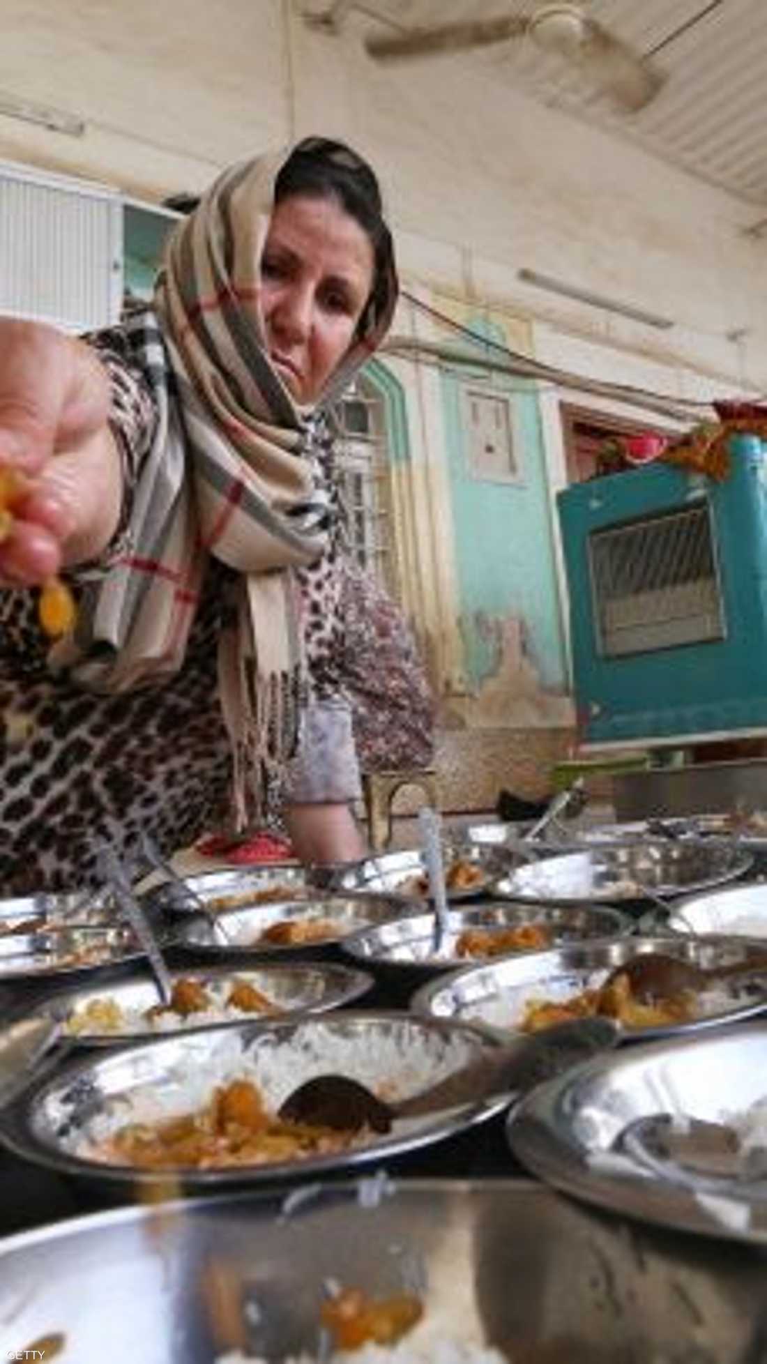 أكراد يجهزون وجبات إفطار مجانية لضيوفهم النازحين واللاجئين من العراق وسوريا