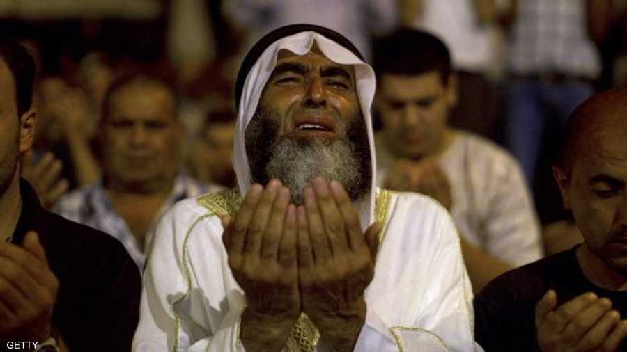 دعاء وابتهال مصلين فلسطينيين في رمضان