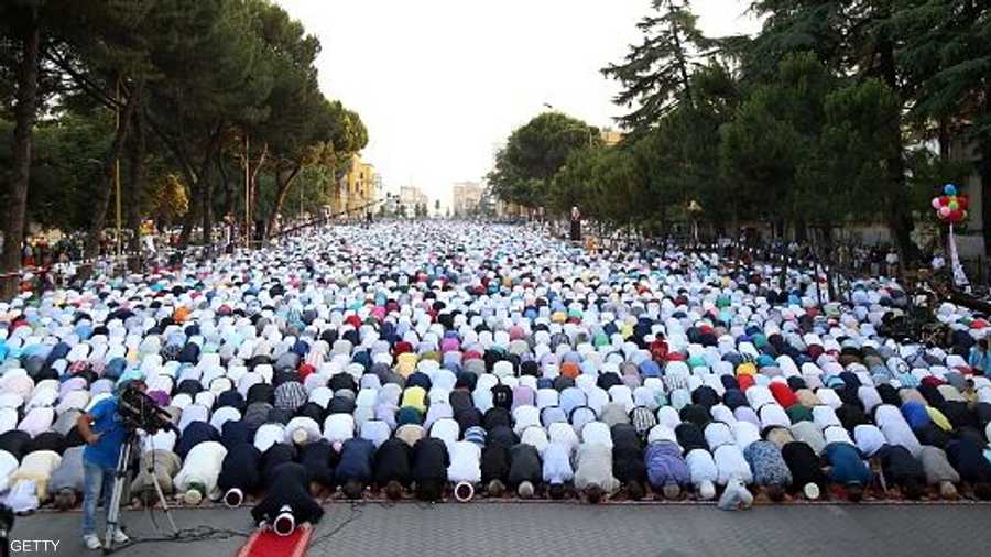 مسلمون يؤدون صلاة العيد في ألبانيا