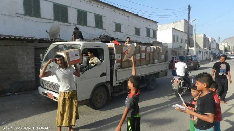 يمنيون يشكرون التحالف على المساعدات