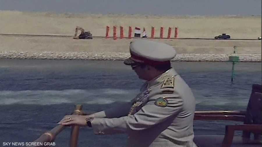 الرئيس المصري على ظهر سفينة المحروسة في قناة السويس الجديدة