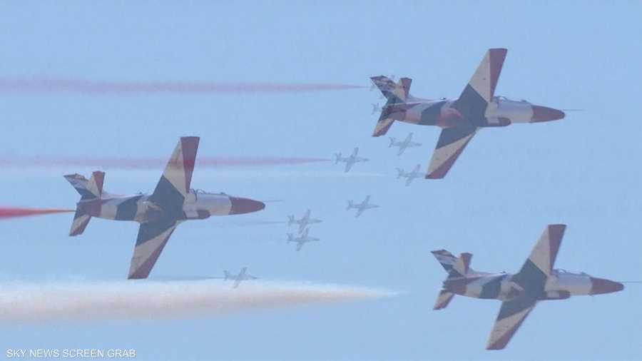 طائرات مصرية تستعرض خلال مراسم افتتاح قناة السويس الجديدة