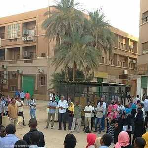 الساحات باتت تستقبل "الأمسيات الشعرية".