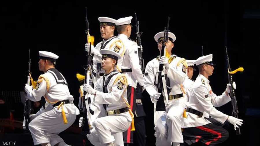 تشكيل شبه فني لحرس الشرف في كوريا الجنوبية احتفالا باليوم الوطني