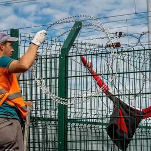 التعاون الفرنسي البريطاني يشمل دوريات أمنية في القناة الإنجليزية وعمليات أمنية مشتركة لمواجهة اللاجئين