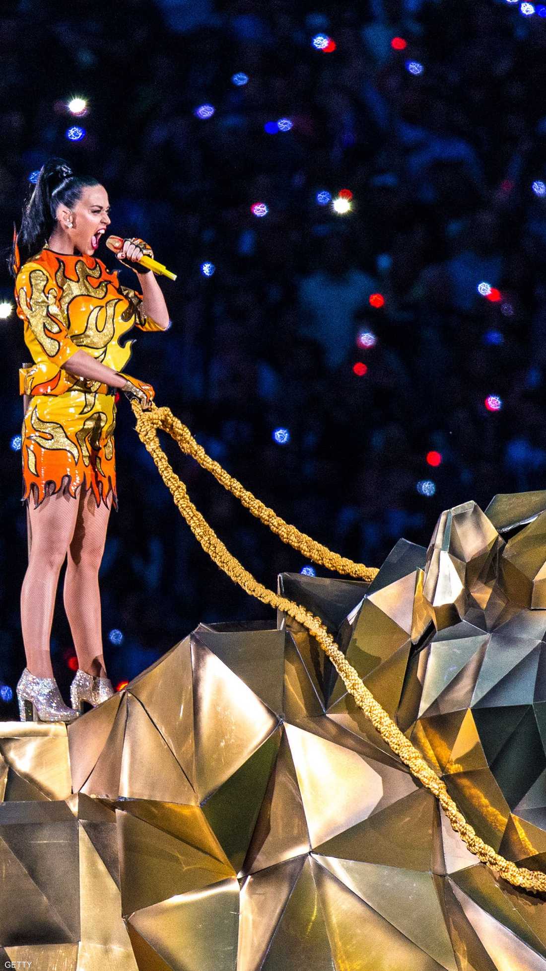 المغنية الأميركية كيتي بيري تتربع على عرش تويتر بعد أن وصل عدد متابعيها إلى حوالي 75 مليون