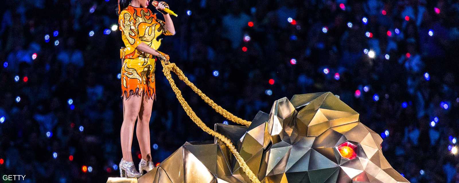 المغنية الأميركية كيتي بيري تتربع على عرش تويتر بعد أن وصل عدد متابعيها إلى حوالي 75 مليون